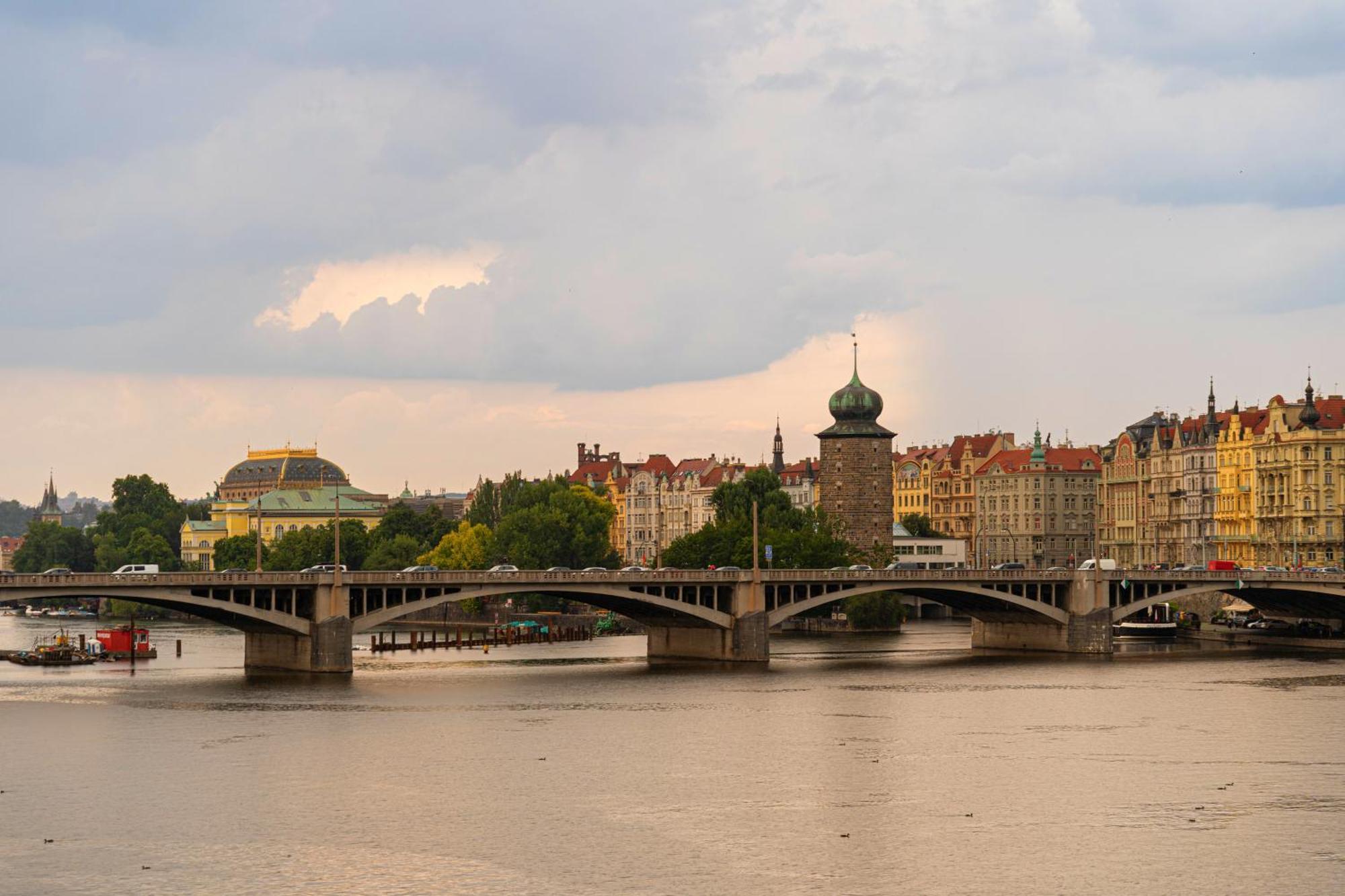 Golden River Apartment Praga Exterior foto